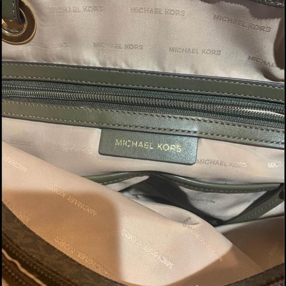 Sold - Picture 6 of 6